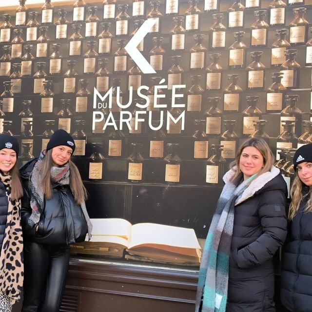 Erasmus+ 2n dia a Paris. Visita per París: Montmartre, Moulin rouge, galeries Lafayette i museu del perfum @insguillemcata #ipguillemcatà #erasmusplus